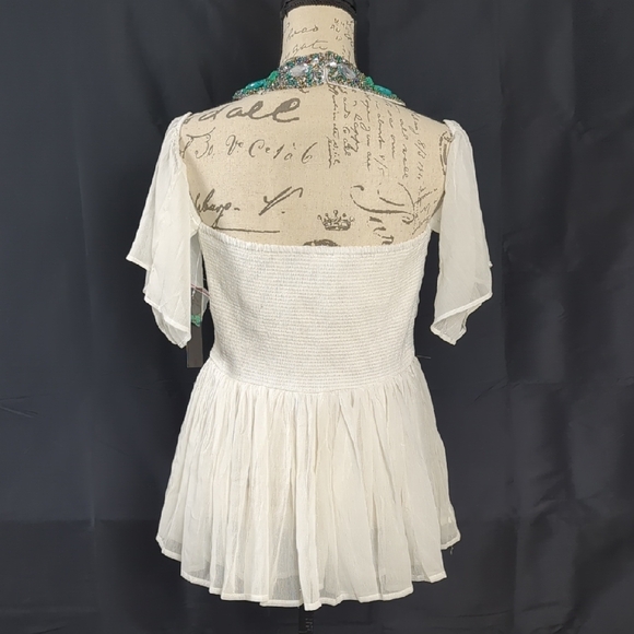 Elegant White Blouse with Turquoise Accents - Picture 4 of 5